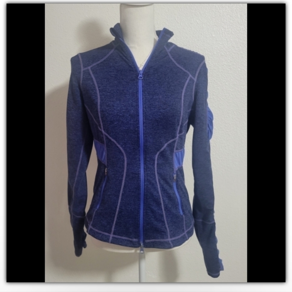 Zella with mesh details thumb hole size medium